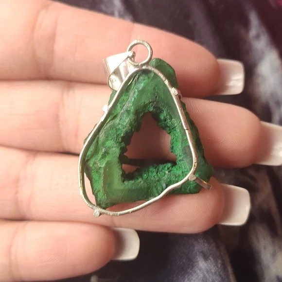 Green Agate Druzy Geode Silver Plated Stone Pendant Necklace - Picture 3 of 4